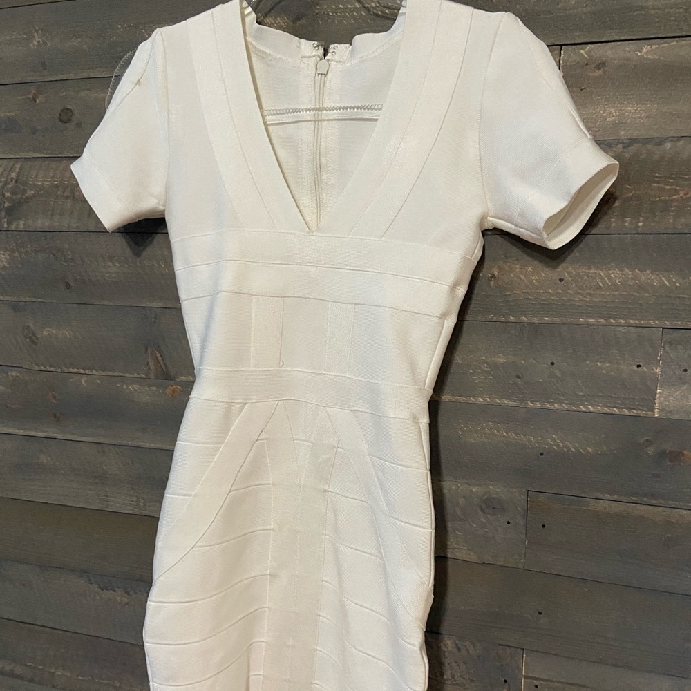 White short sleeved bandage dress